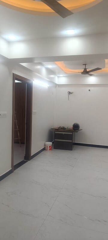 Room in 3 BHK Apartment at Vasant Kunj – for Sale