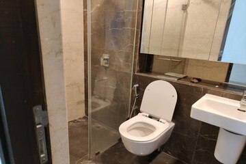 Bathroom in 4 BHK Apartment at Indiabulls Blu, Worli – for Rent