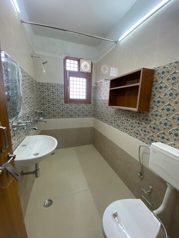 Master Bedroom in 3 BHK Independent House at Ansal Plaza Sector-23, Sector 23 – for Rent