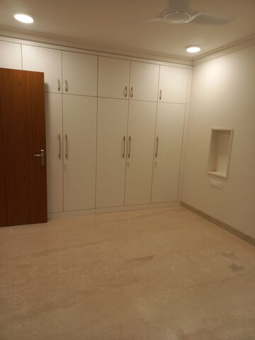Room in 3 BHK Builder Floor at Sarvapriya Vihar – for Rent