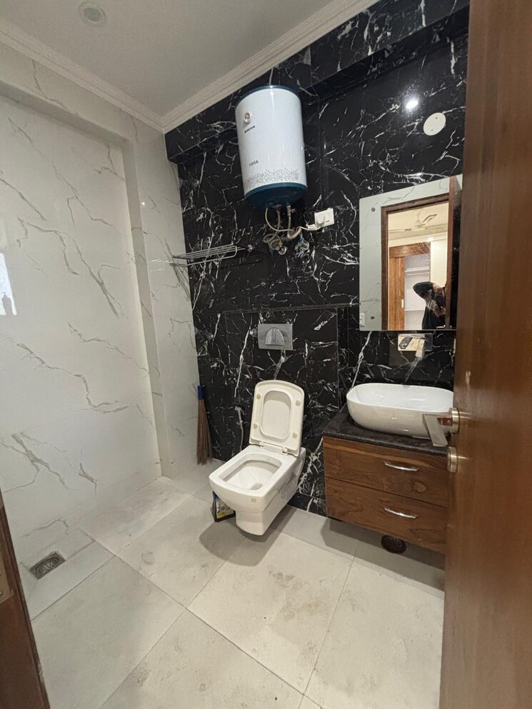Bathroom, saket 2 Bedroom 900 Sq.Ft. Builder Floor In Saket Delhi 8135034