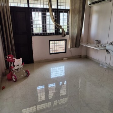 Living Room in 4 BHK Apartment at Sector 52 – for Rent