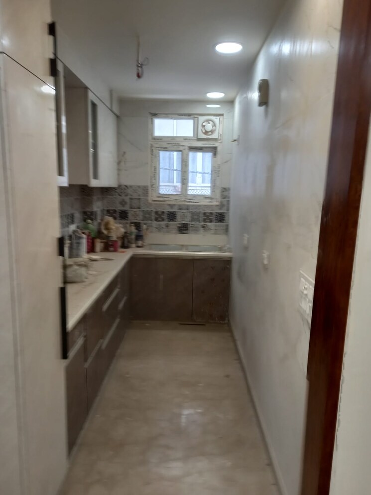 Kitchen, paschim vihar 2.5 Bedroom 84 Sq.Yd. Builder Floor In Paschim Vihar Delhi 8135088
