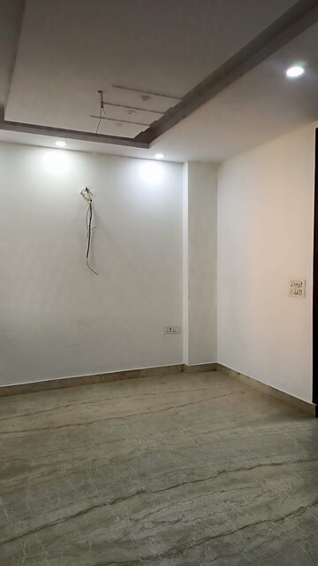 Room in 2 BHK Builder Floor at Paschim Vihar – for Rent