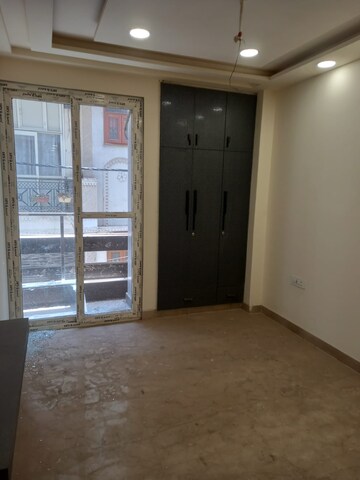 Room in 2.5 BHK Builder Floor at Paschim Vihar – for Rent
