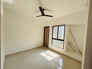Room in 2 BHK Apartment at Wadhwa Wise City, Old Panvel – for Rent