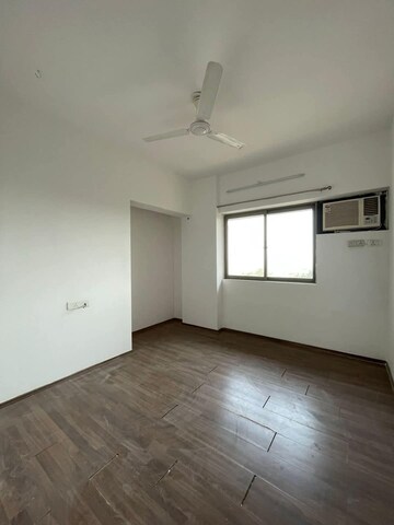 Room in 1 BHK Apartment at Krishna Greenland Park Vastu Federation, Ghodbunder Road – for Rent