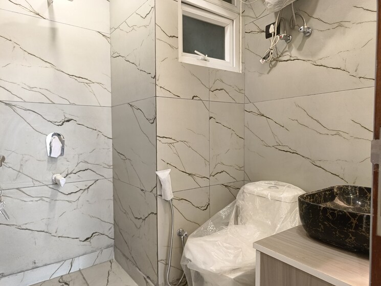 Bathroom, saket 3.5 Bedroom 1350 Sq.Ft. Builder Floor In Saket Delhi 8135172