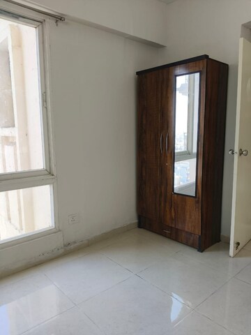 Room in 3 BHK Builder Floor at Sector 9 – for Rent