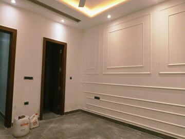 Room in 3.5 BHK Builder Floor at Shivalik Colony – for Sale