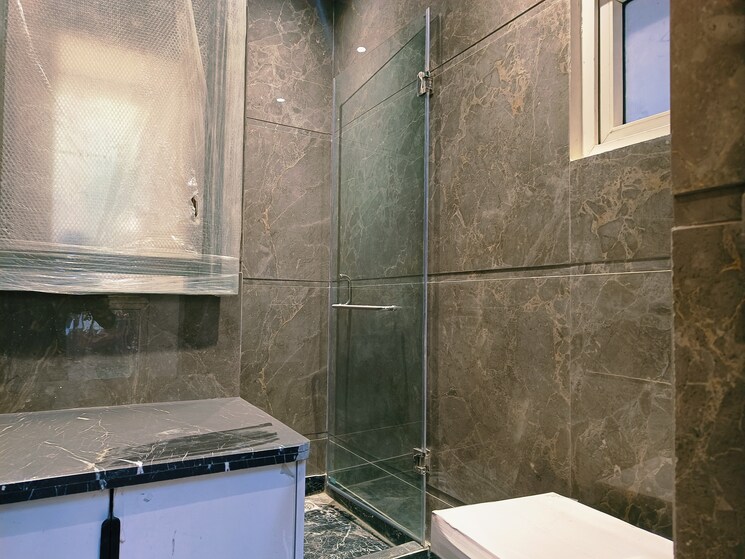 Bathroom, shivalik colony 3.5 Bedroom 1800 Sq.Ft. Builder Floor In Shivalik Colony Delhi 8135202