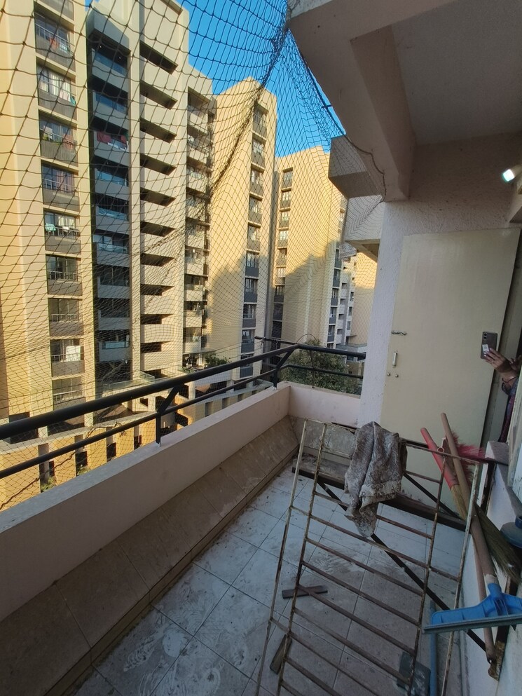 Balcony, satellite 3 Bedroom 155 Sq.Yd. Apartment In Satellite Ahmedabad 8135217
