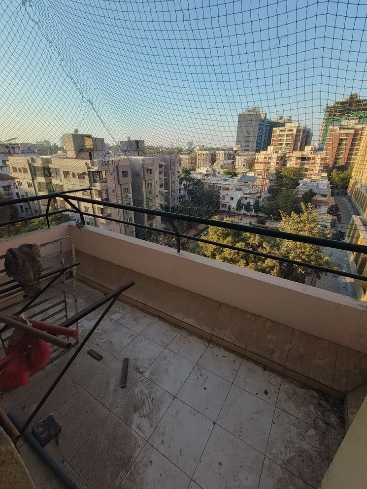 Balcony, satellite 3 Bedroom 155 Sq.Yd. Apartment In Satellite Ahmedabad 8135217