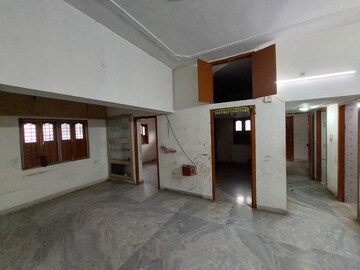 Room in 6+ BHK Independent House at Gola Road – for Sale