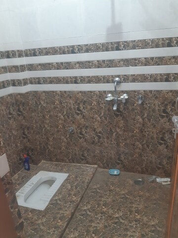 Master Bedroom in 1.5 BHK Builder Floor at Sahar Plaza Indira Nagar, Indira Nagar – for Rent