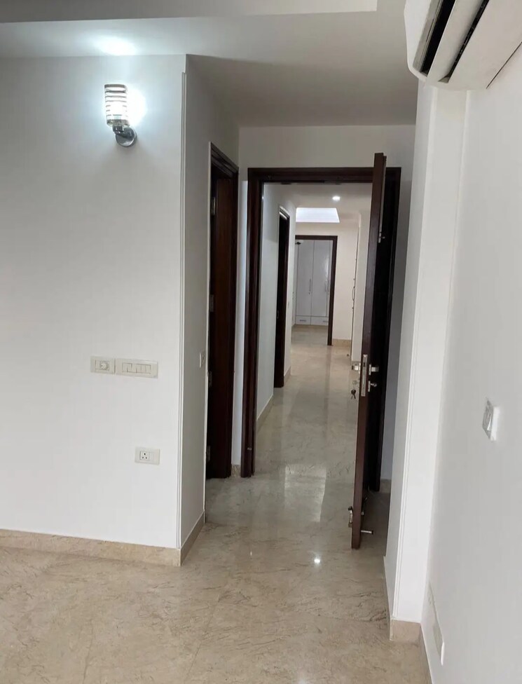 Room, shivalik colony 3 Bedroom 190 Sq.Yd. Builder Floor In Shivalik Colony Delhi 8135275