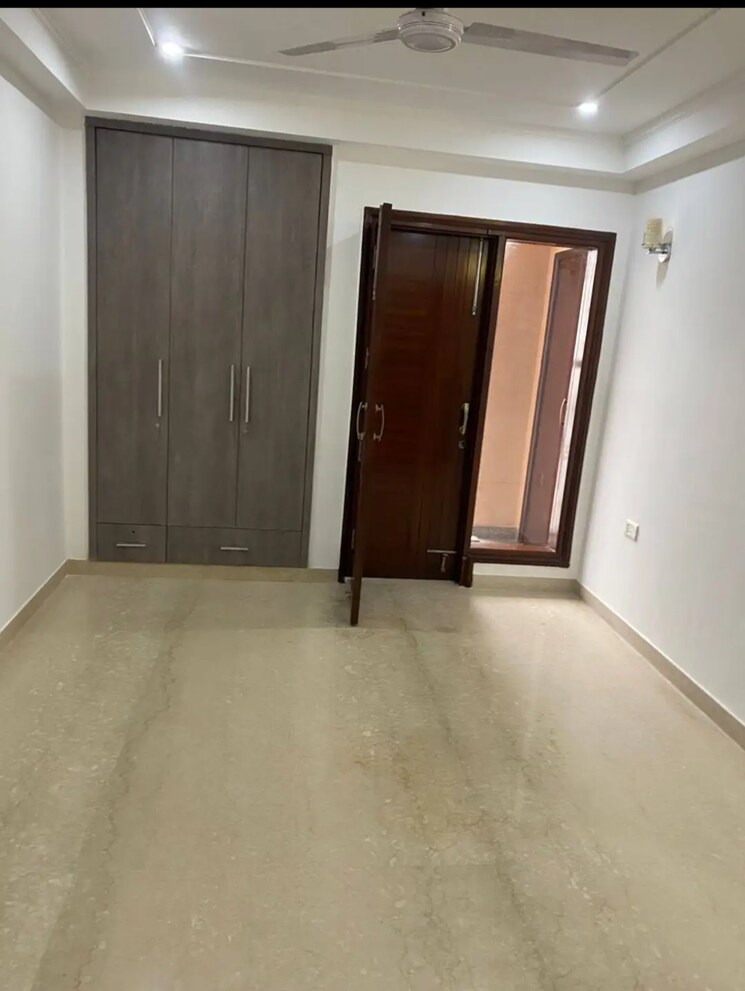 Room, shivalik colony 3 Bedroom 190 Sq.Yd. Builder Floor In Shivalik Colony Delhi 8135275