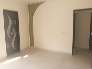 Room in 3 BHK Builder Floor at Unitech South City II, Sector 50 – for Rent