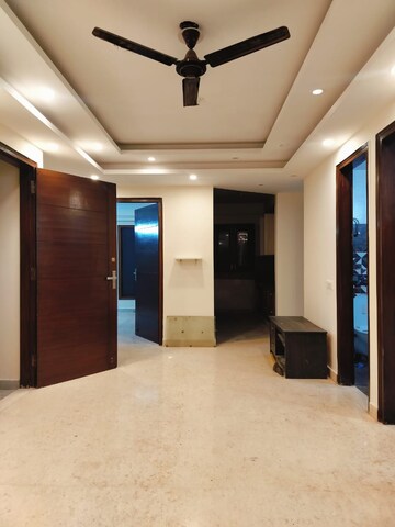 Building Lobby in 4 BHK Builder Floor at Sushant Lok 3, Sector 57 – for Sale