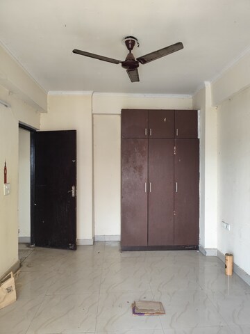 Room in 2 BHK Apartment at Futec Gateway, Sector 75 – for Rent