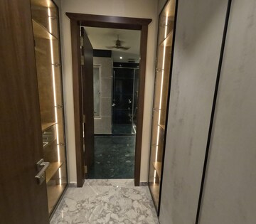 Building Lobby in 4 BHK Builder Floor at Ansal Sushant Lok I, Sector 43 – for Sale