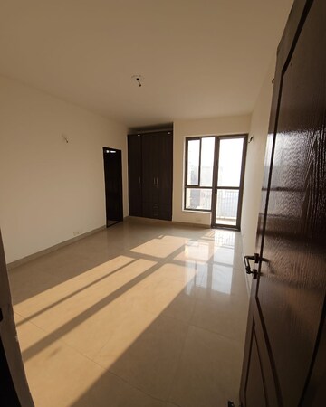 Room in 3 BHK Builder Floor at Unitech South City II, Sector 50 – for Rent