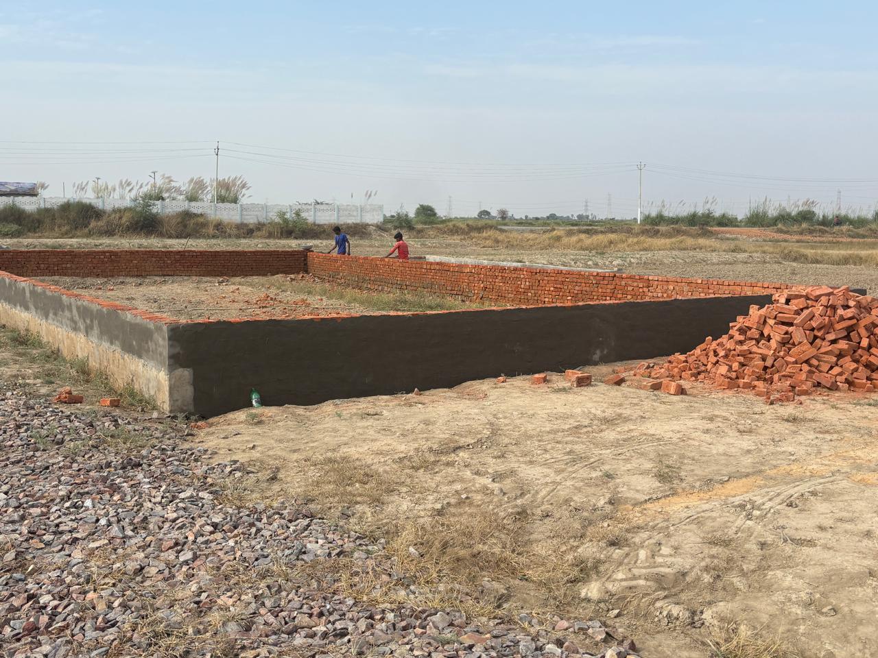 Plot For Sale in Mk Propty 