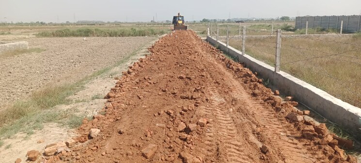 undefined, upsidc site b  110 Sq.Yd. Plot In Upsidc Site B Greater Noida 8135416