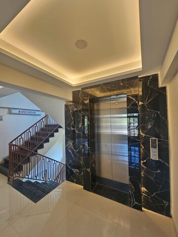 Lift in 2 BHK Apartment at Chembur – for Sale