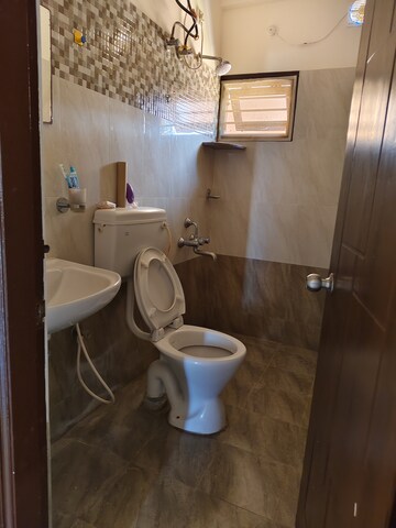 Master Bedroom in 1 BHK Builder Floor at Halasuru – for Rent
