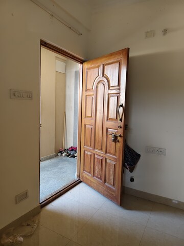 Room in 1 BHK Builder Floor at Halasuru – for Rent