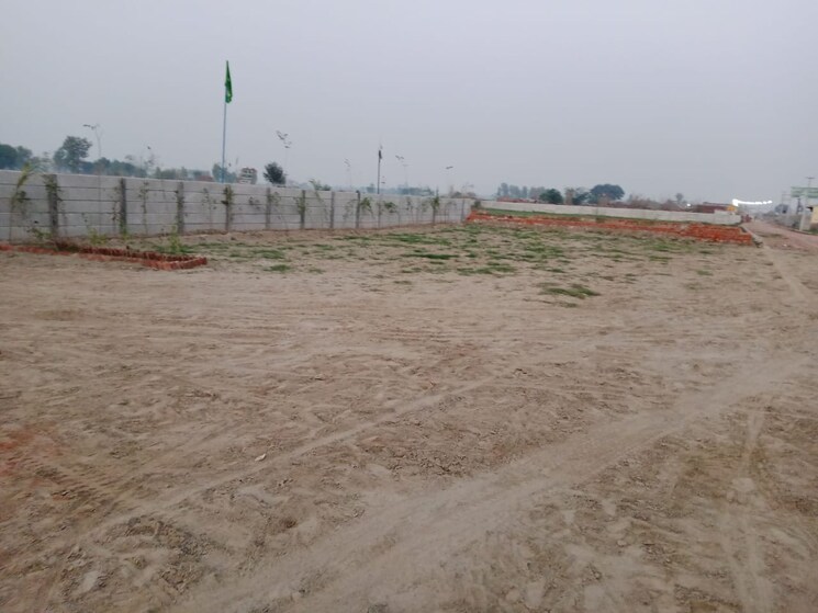 undefined, upsidc site b  100 Sq.Yd. Plot In Upsidc Site B Greater Noida 8135444