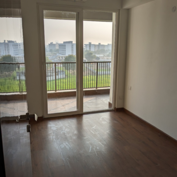 Room in 4 BHK Builder Floor at DLF Gardencity Enclave, Sector 93 – for Rent