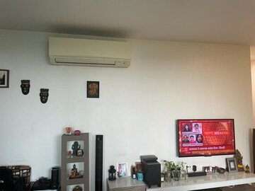 Furnished Amenities in 3 BHK Apartment at Oberoi Realty Splendor Grande, Andheri East – for Sale