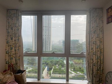 Room in 2.5 BHK Apartment at Oberoi Realty Splendor, Jogeshwari East – for Sale