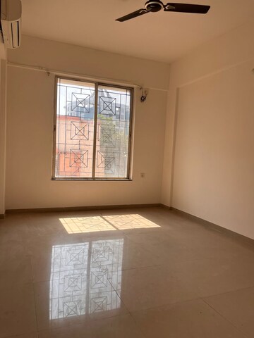 Room in 2.5 BHK Apartment at Sharada Oxford Classic, Wanowrie – for Sale