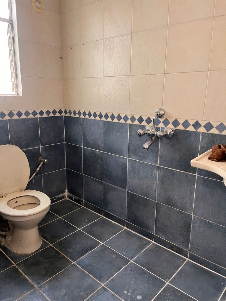 Bathroom, sharada-oxford-classic 2.5 Bedroom 1300 Sq.Ft. Apartment In Wanowrie Pune 8135511