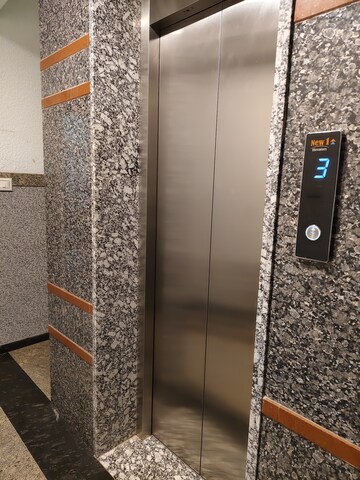 Bathroom in 1 BHK Apartment at Halasuru – for Rent