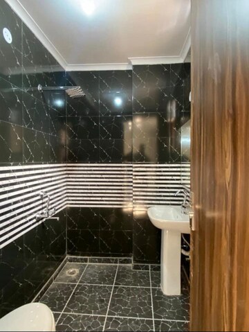 Attached Bathroom in 2 BHK Builder Floor at Saket – for Rent