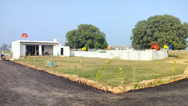 Garden, megha-city  80 Sq.Yd. Plot In Chithara Greater Noida 8135542