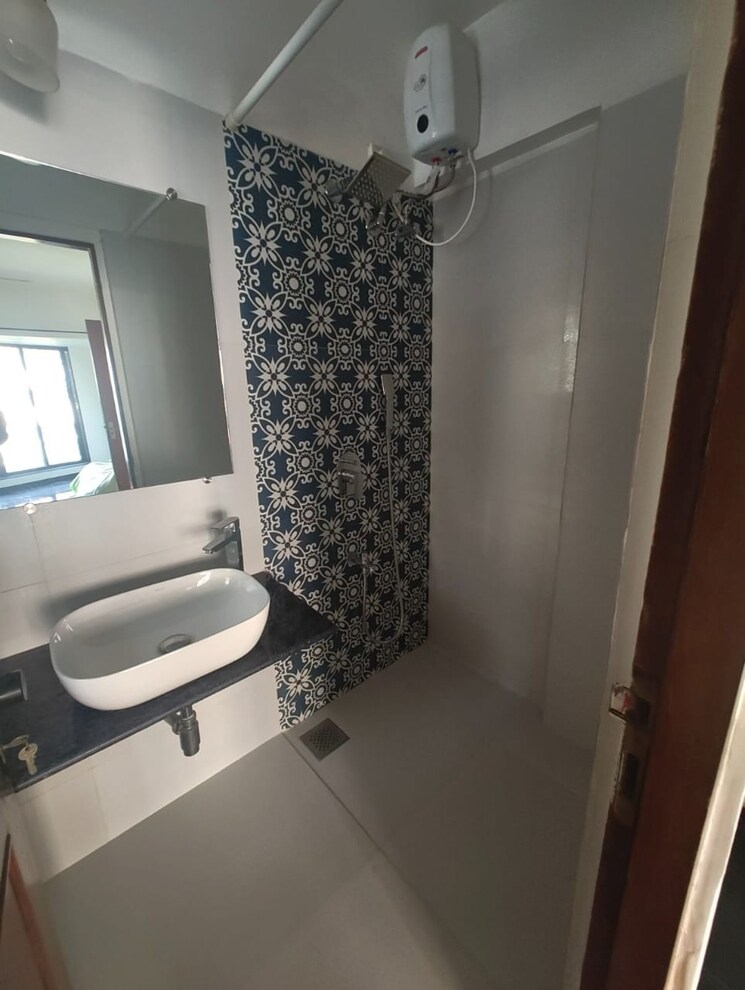Bathroom, malad west Pg For Girls In Malad West 8135549