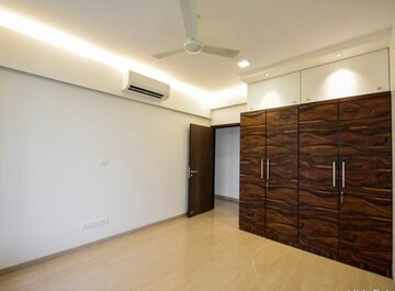 Room in 3 BHK Apartment at Oberoi Exquisite Goregaon, Goregaon East – for Rent