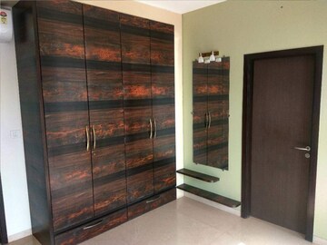 Room in 3 BHK Apartment at Oberoi Exquisite Goregaon, Goregaon East – for Rent