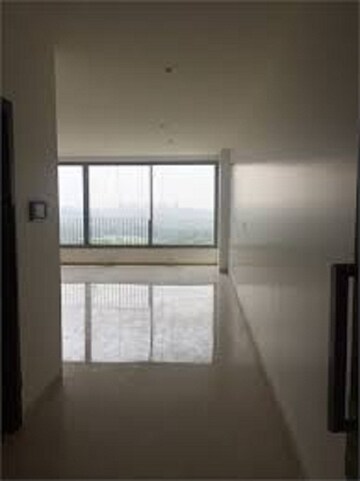 Room in 3 BHK Apartment at Oberoi Realty Esquire, Goregaon East – for Rent
