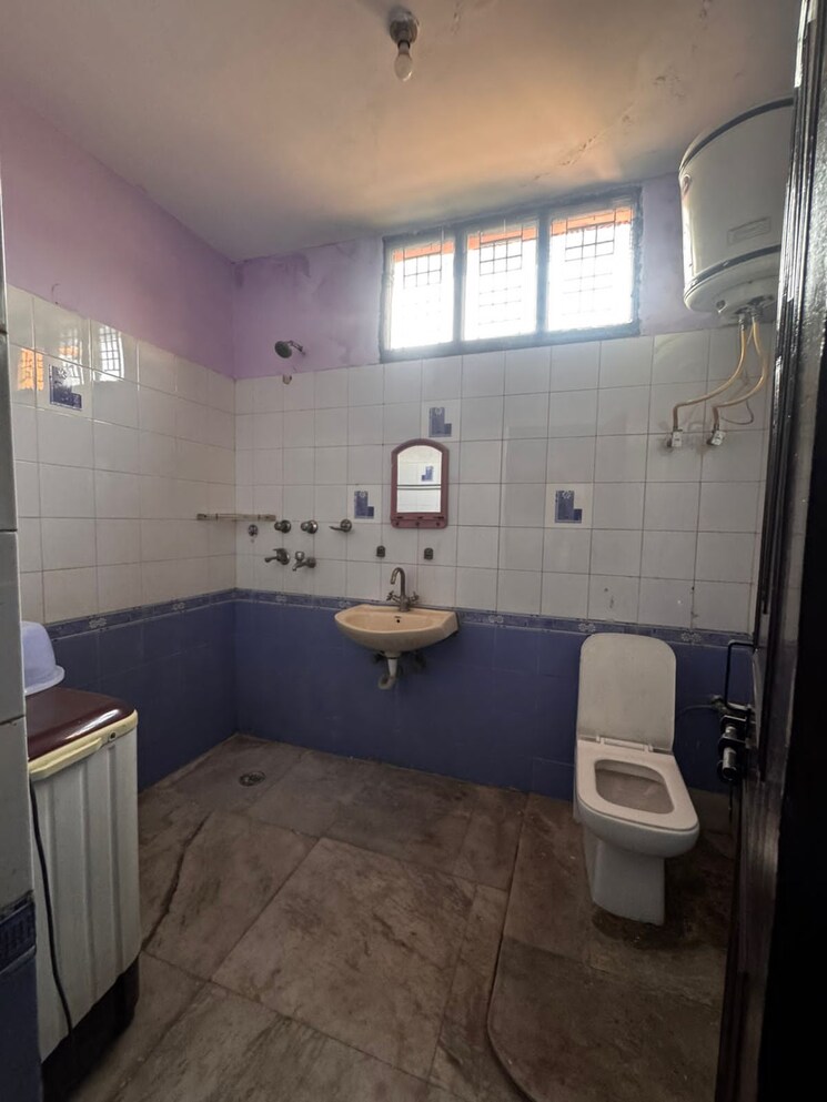 Bathroom, sector 45 1 RK 450 Sq.Ft. Builder Floor In Sector 45 Gurgaon 8135691