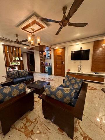 Living Room in 3 BHK Builder Floor at Ansal Florence Super, Sector 57 – for Rent
