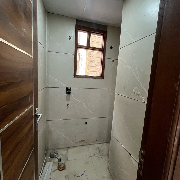 Bathroom, palm-residency-chhatarpur 3 Bedroom 1500 Sq.Ft. Builder Floor In Rajpur Khurd Extension Delhi 8135714