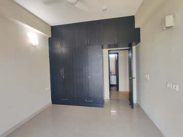 Room in 2.5 BHK Apartment at Mahagun Moderne, Sector 78 – for Rent