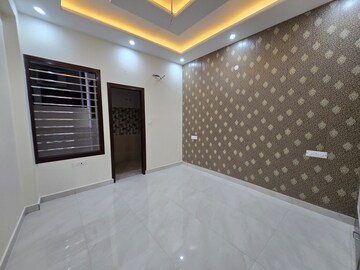 Room in 3 BHK Apartment at Sector 20 – for Sale