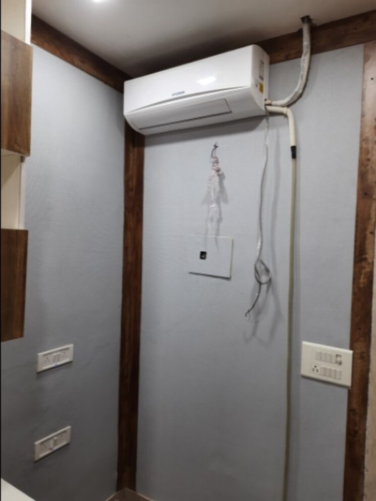 undefined, netaji subhash place Commercial Office Space 100 Sq.Ft. In Netaji Subhash Place Delhi 8135800